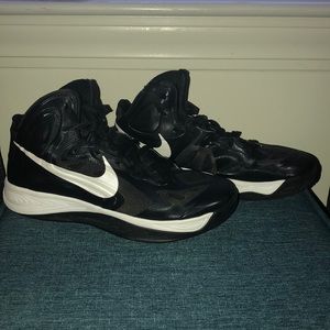 Nike Hyperfuse basketball/high top shoes